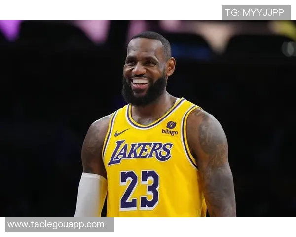 湖人队与黄蜂队第三节精彩对决回顾球员表现与战术分析 湖人队与黄蜂队第三节精彩对决回顾球员表现与战术分析