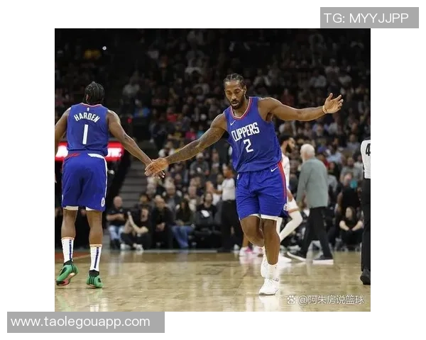 2015年NBA季后赛首场对决快船与马刺激战回顾与精彩瞬间分析